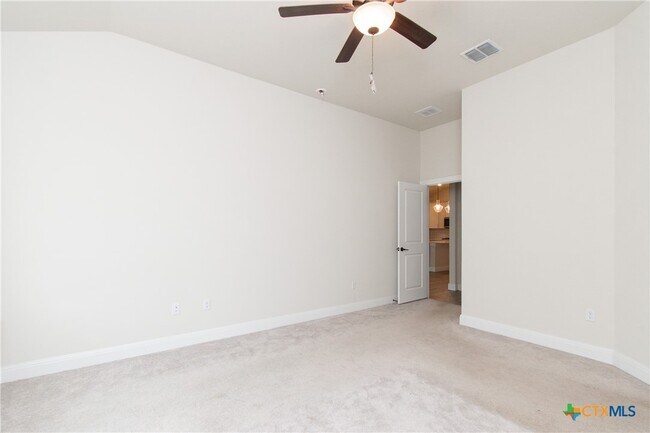 Building Photo - 250 Sugar Cane Rd