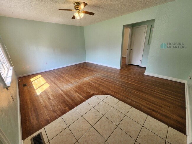 Building Photo - Come see if this is your next home! 2 bed, 1 bath, single-family home in Northwest Spokane!