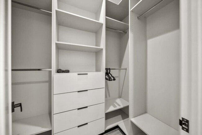 Building Photo - 1514 NE 5th Ct