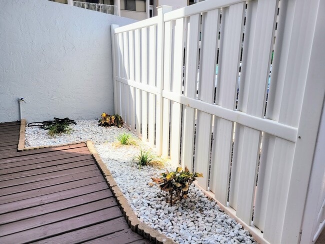 Building Photo - 500 Treasure Island Causeway