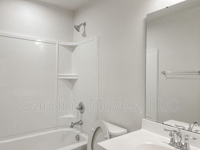 Building Photo - 415 Huntingdale Pl