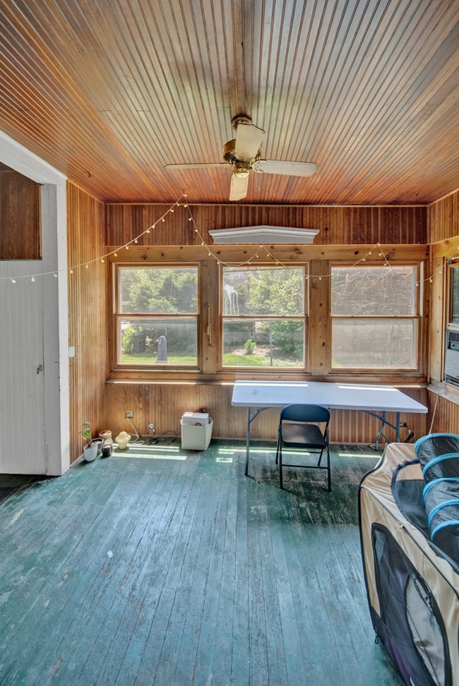 Building Photo - 826 Hamlin St