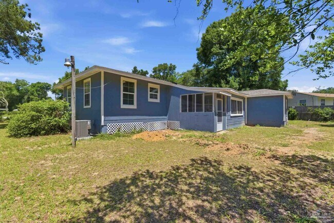 Building Photo - 525 Pelham Rd