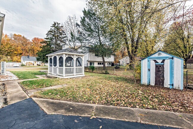 Building Photo - 3 bedroom, 1 bath, newly renovated ranch i...