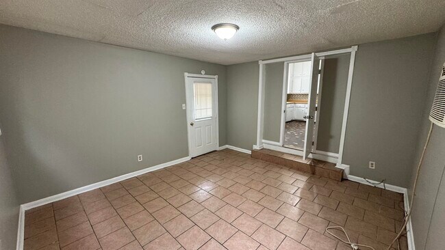 Building Photo - 1114 Azalia St