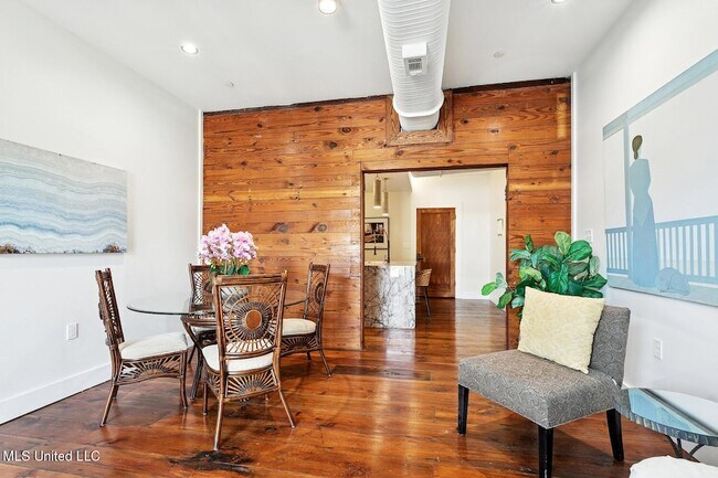 Building Photo - 301 S Toulme St