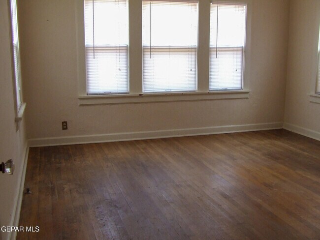 Building Photo - 412 E Baltimore Dr