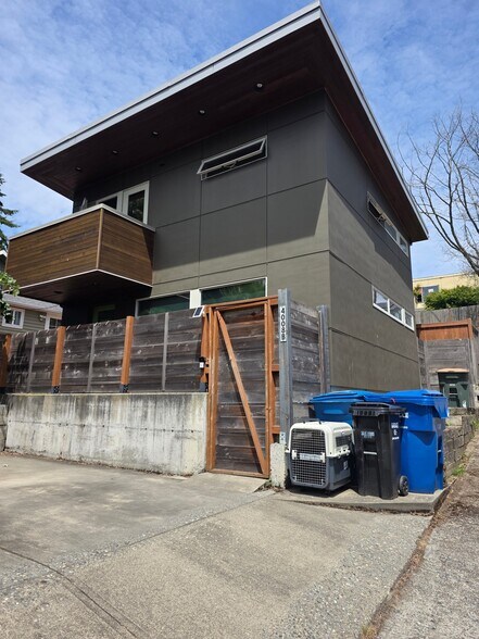 Building Photo - 4008 34th Ave W