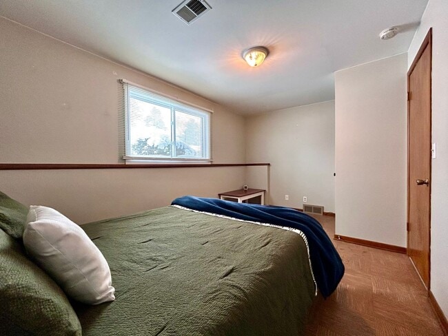 Building Photo - Four Bedroom Home in Southeast Grand Rapids