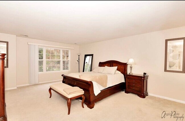 Building Photo - 404 Bay Tree Cir