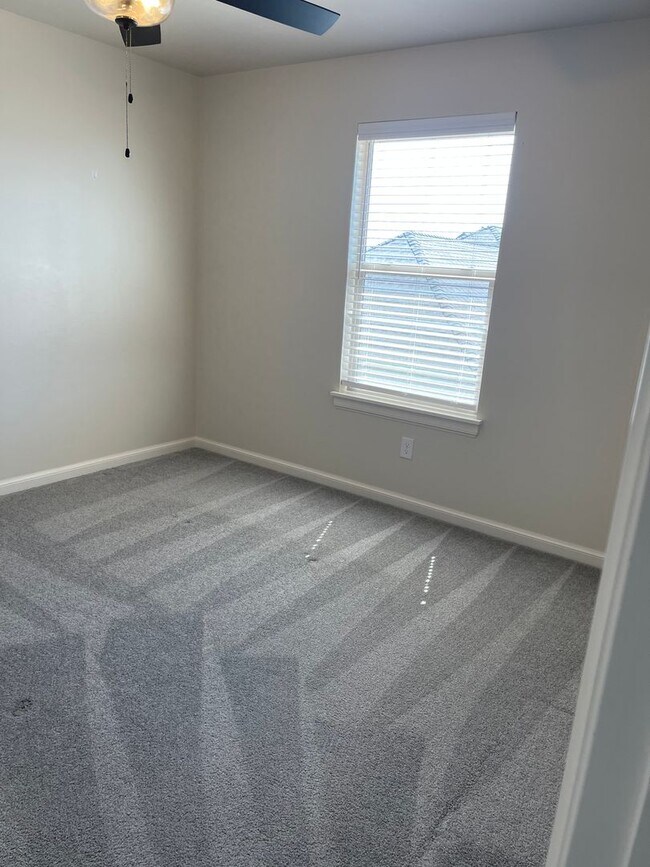 Building Photo - *Fully Furnished* 4 bedroom, 2.5 bathroom, 2 car garage Gated Neighborhood