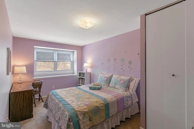 Building Photo - 933 Elm Rd