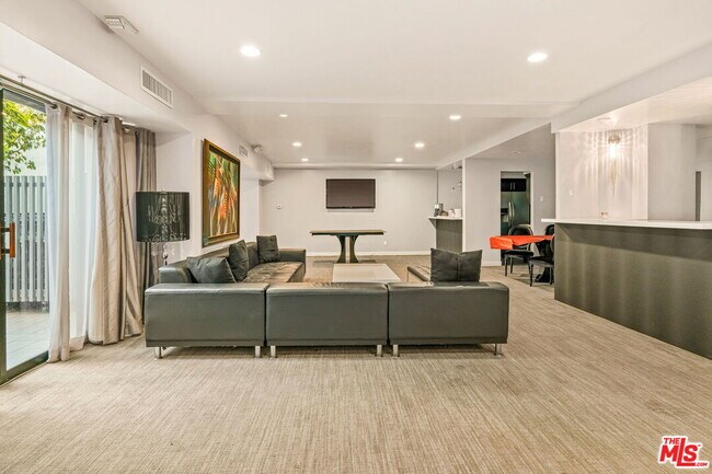 Building Photo - 1155 N La Cienega Blvd