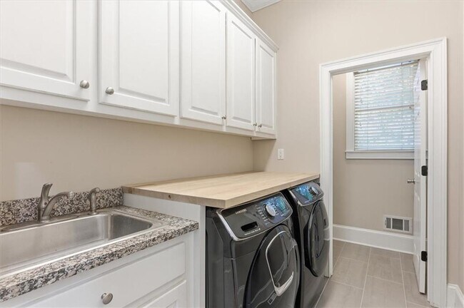 Building Photo - 1247 Manor Oaks Ct