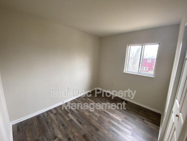 Building Photo - 928 Bellows Ave