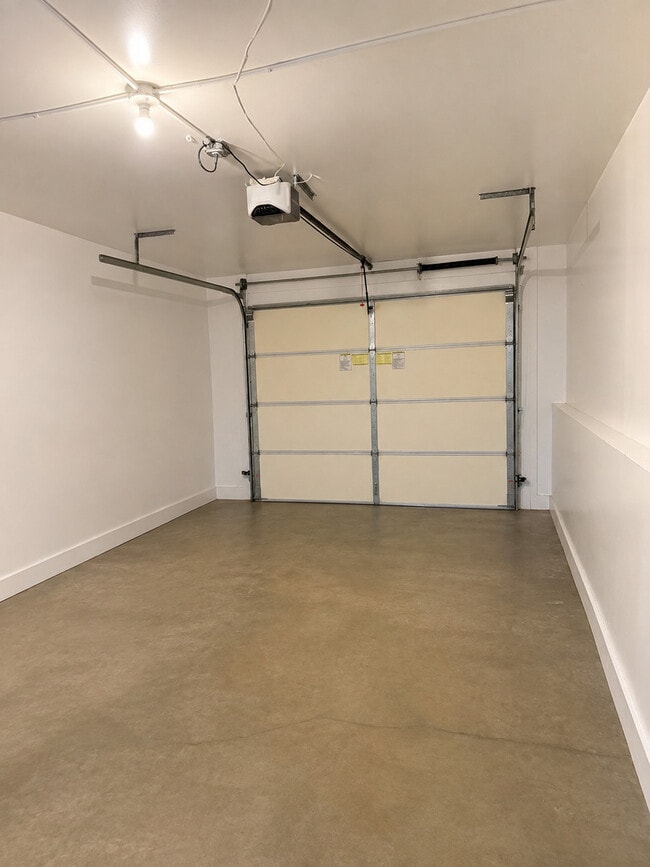 Building Photo - 1034 Fenton St