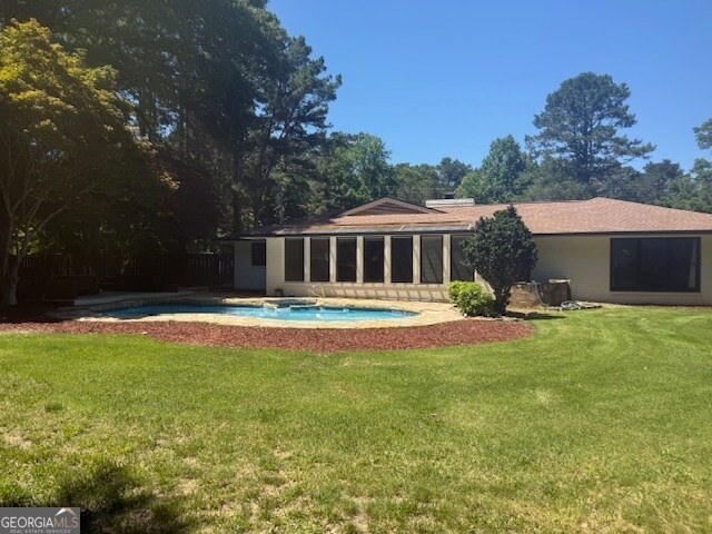 Building Photo - 558 Kenwood Rd