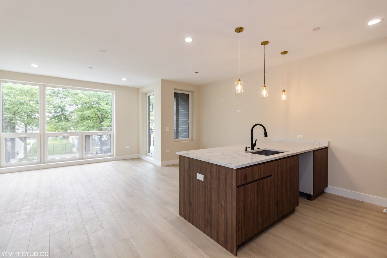 Building Photo - 3045 W Irving Park Rd