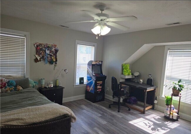 Building Photo - 7290 Sandcastle Ln