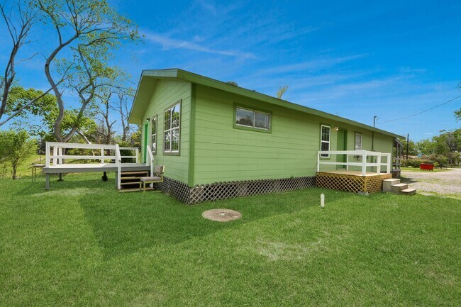 Building Photo - 17111 River Rd