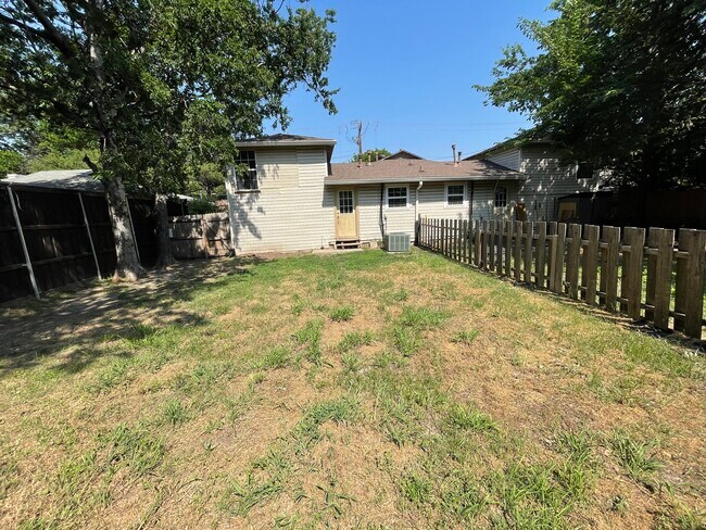 Building Photo - 909 Vine St