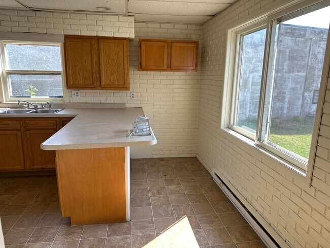 Building Photo - 16 N Washington St