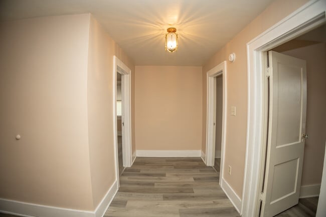 Building Photo - 927 E Dunklin St