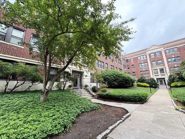 Building Photo - 145 Englewood Ave