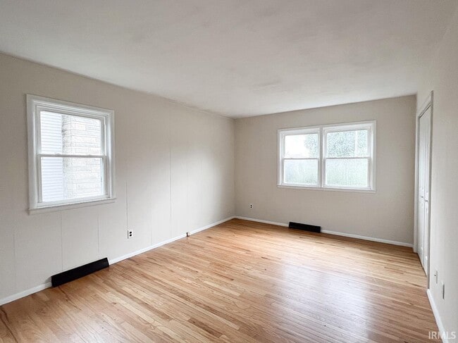 Building Photo - 2519 E 7th St