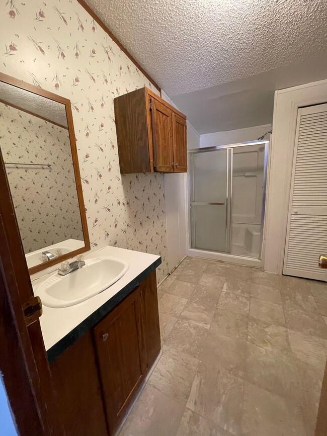 Building Photo - 3 BR, 2 BA doublewide in Pikeville!