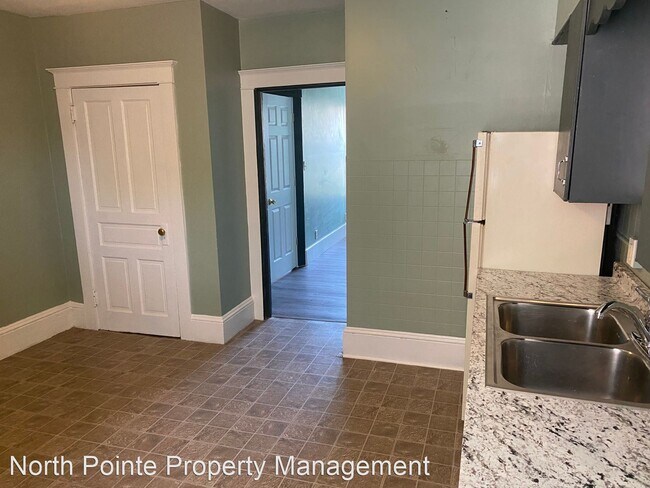 Building Photo - 1 br, 1 bath House - 624 E. King St. Apt. 4