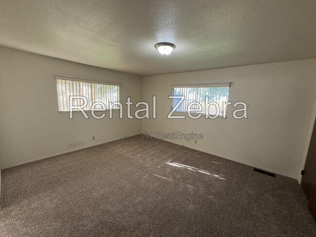 Building Photo - 2119 California 140