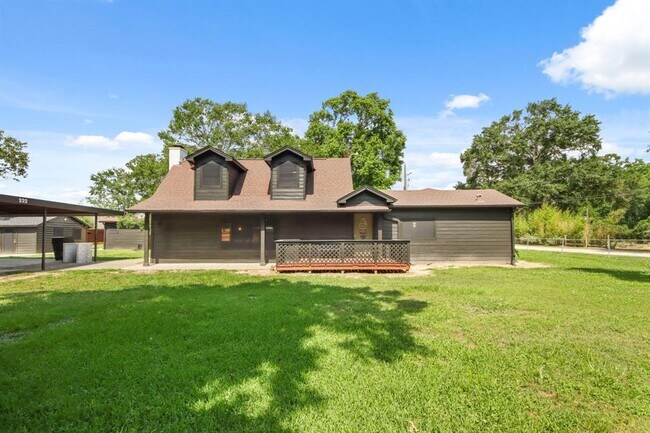 Primary Photo - 222 Camp Lillie Rd