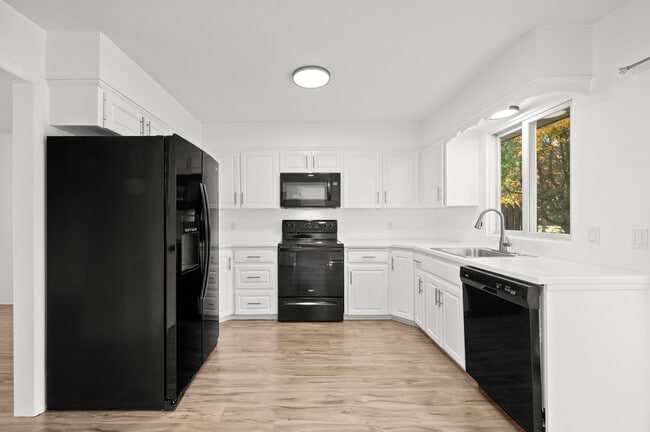 Building Photo - 1332 W Glenlord Rd