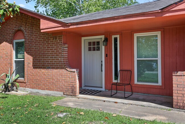 Building Photo - 7314 Robin St