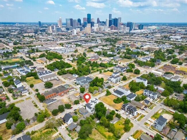 Building Photo - 2909 Nagle St