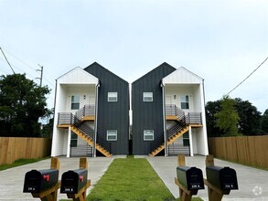 Building Photo - 328 Clearwater St