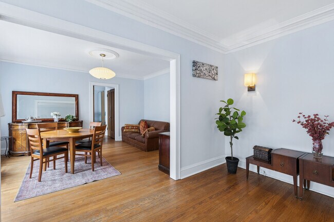 Building Photo - 832 Michigan Ave