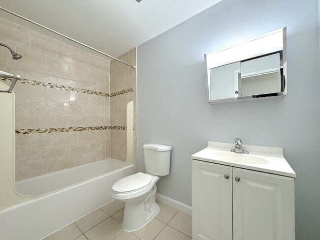 Building Photo - Inviting Lorton Condo with Comfortable Layout and Location