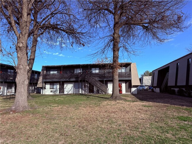 Building Photo - 1701 S West End St