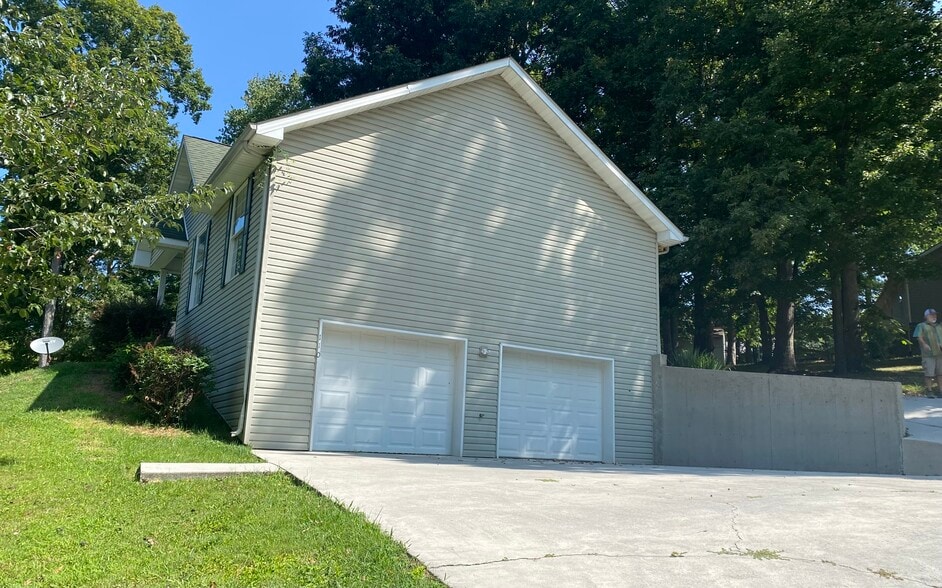 Building Photo - 110 Cornett Ln