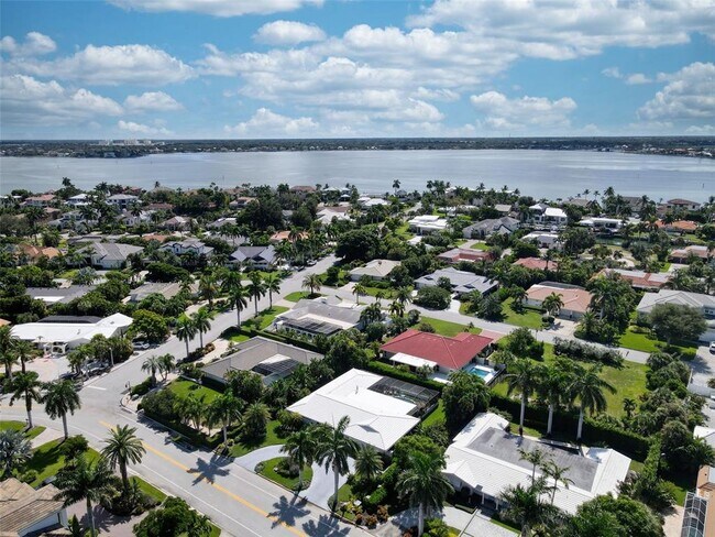 Building Photo - 567 Bird Key Dr