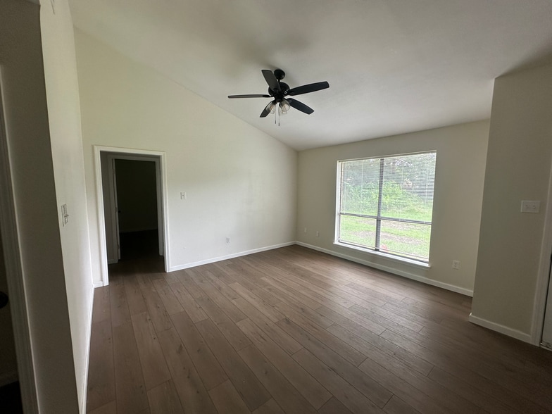 Building Photo - 44166 Simpson Pl