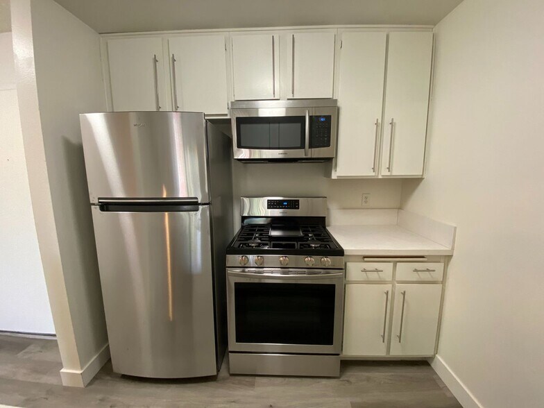 Building Photo - 3715 S Canfield Ave