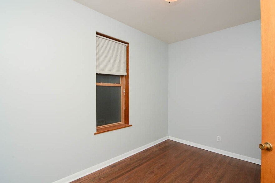 Building Photo - 3521 N Bell Ave