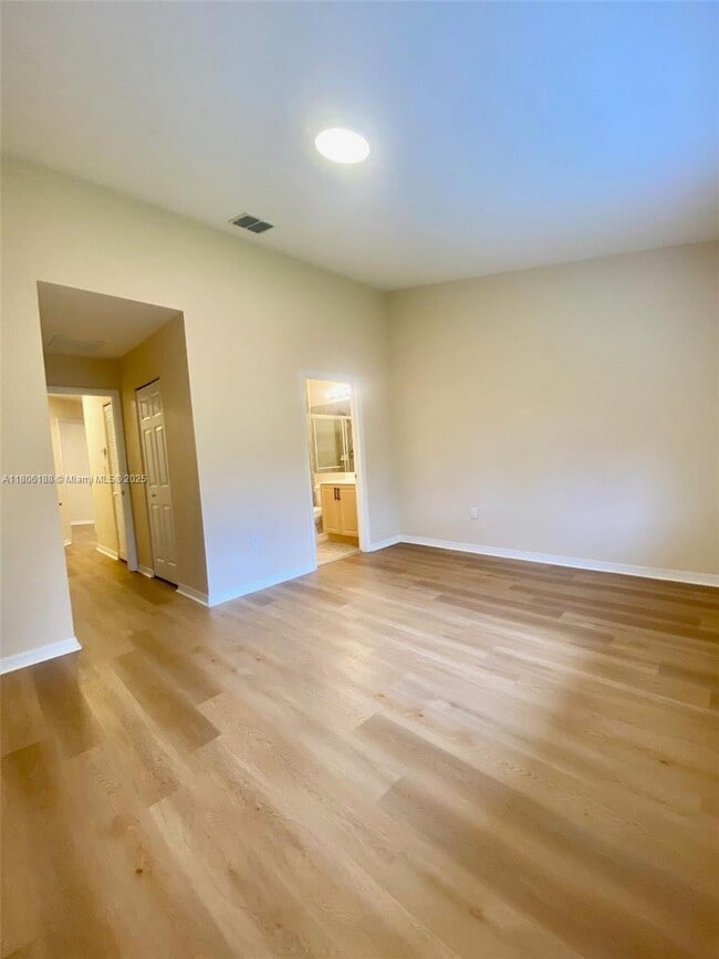 Building Photo - 4935 SW 66th Terrace