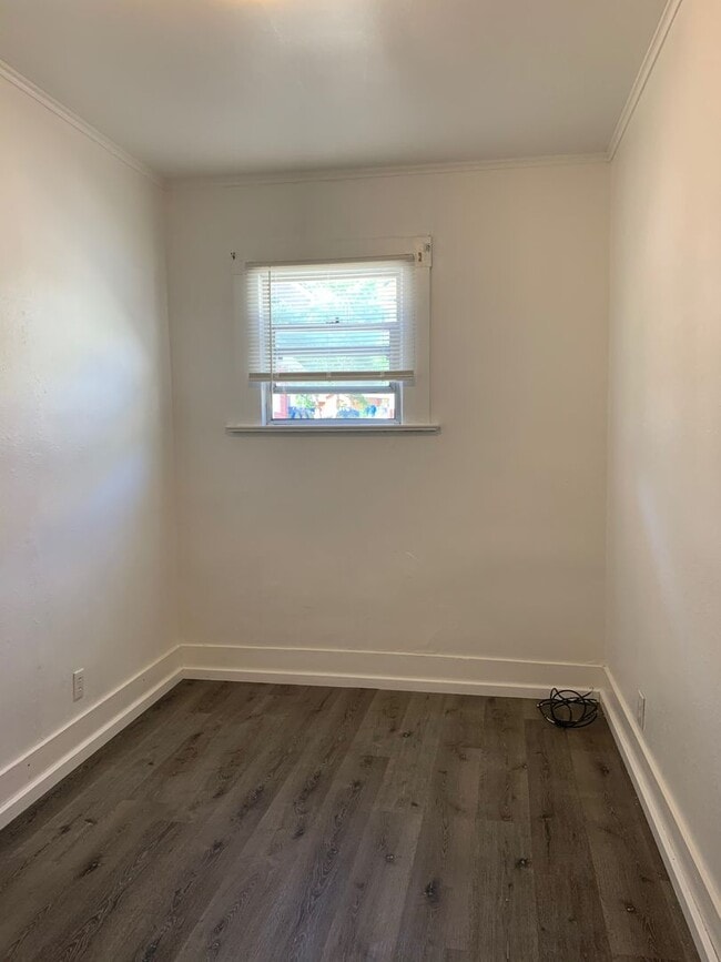 Building Photo - 1 bedroom 1 bath house located in Kellogg, Idaho.