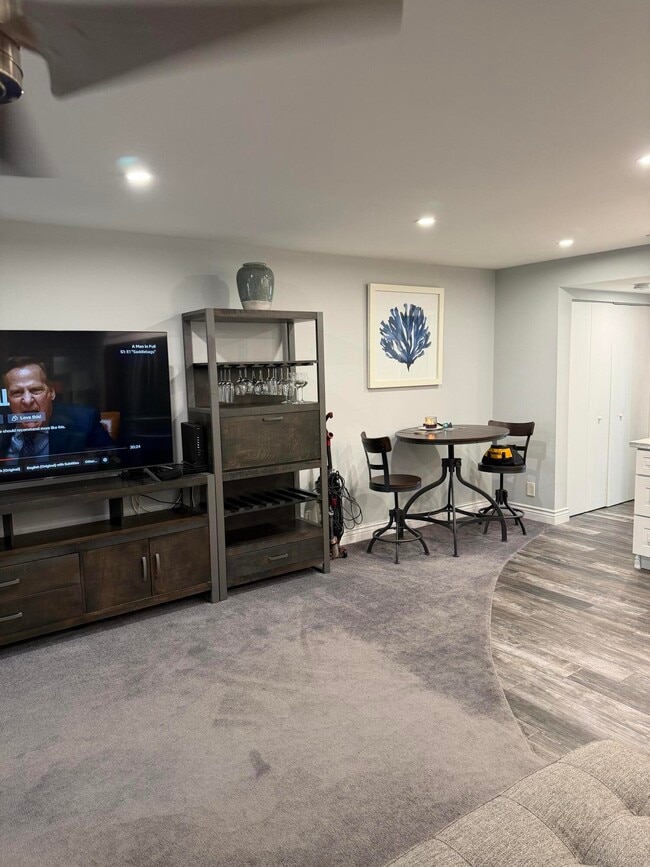 Building Photo - 387 Mansfield I