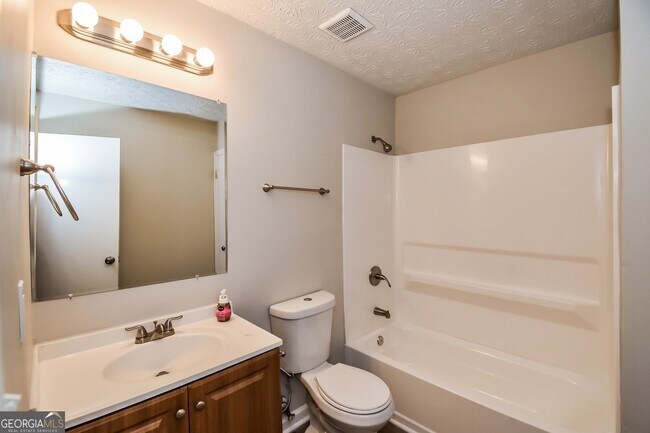 Building Photo - 263 Independence Dr