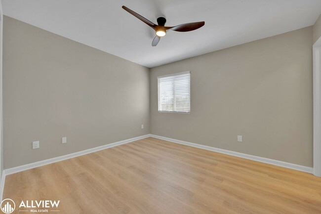 Building Photo - Beautifully Renovated 2-Bedroom Corner Tow...